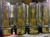 acrilik.resin,  fiberglas.plakat,  piala,  trophy,  membuat,  mencetak,  plakat acrilik,  resin.wodden ,  patung logam ,  metal cup,  produksi langsungplakat,  piala,  trophy,  penghargaan ,  menyediakan,  mencetak,  membuat berbagai macam plakat pialaplakat,  piala,  trop