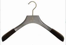 Man' s Coat hangers