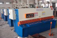 Hydraulic guillotine shear