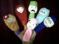 boneka jari keluarga muslim