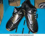 Sepatu Futsal Adidas Predator Hitam-Gold ( UK 39-43)
