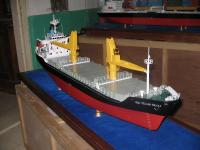 Miniatur kapal barang (cargo)