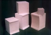 Ceramic honeycombs as heat exchange media
