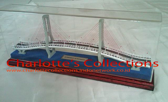 Miniatur Jembatan Suramadu/ Icon kota/ ....