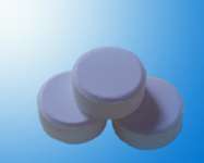 Slow dissovling chlorine tablets