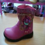 Sepatu jengle untuk anak warna pink