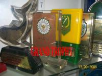 TROPHY AWARD,  plakat,  penghargaan,  plakat kenangan,  plakat fiber,  plakat resin,  plakat acrylic,  plakat crystal,  plakat akrilik,  plakat kristal,  cups,  medali,  pin ,  patung,  trophy golf,  golf award,  wedding trophy,  medali,  metal,  timah,  acrilik dllplakat, 