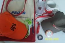 Stiker,  souvenir,  Topi,  mug,  gelas,  pulpen,  pin,  Jam dinding,  payung,  dll