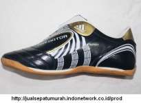 Sepatu Futsal Adidas Predator Hitam-Gold ( UK 40-44)