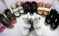 Offer nike air yeezy shoes here,  come have vist( www.hotshoestrade.com)