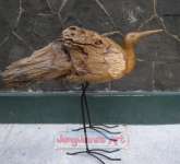 Patung Burung dari kayu erosi