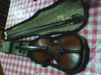 Violin kuno Antonius Stradivarius Cremonensis Faciebat Anno 1728,  sudah di cek keasliannya di TIM