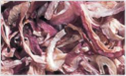 Dehydrated red onion flakes