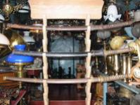 samurai jepang,  lampu antik,  barang barang antik lainnya