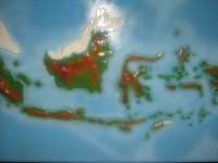 Peta Indonesia timbul untuk tunanetra merk Senza