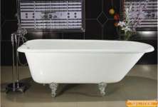 classical roall top bathtub