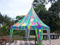 tenda motif warna