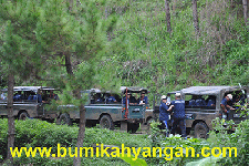 Outbound team building with land rover