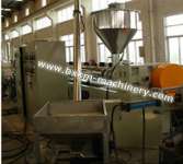 Extruding string cutting granulating line