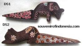 Door Stopper Kayu Batik - Souvenir Pernikahan Jakarta Indonesia