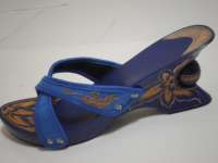 Sandal kayu etnik