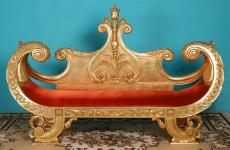 Sofa Perahu emas