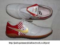 Sepatu Futsal Nike Maestri Putih-Merah ( UK 40-44)