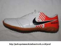 Sepatu Futsal Nike Maestri Putih-Orange ( UK 40-44)