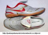 Sepatu Futsal Nike CTR360 New Abu Abu-Merah ( UK 40-44)