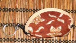 gantungan kunci dompet oval batik