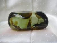 Natural obsidian polish with natural motive