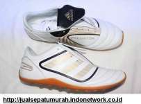 Sepatu Futsal Adidas Predator Putih ( UK 39-44)