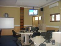 Laboratorium Bahasa Multimedia/ Lab Bahasa Multimedia berbasis Linux atau Windows