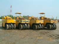 Roller / Compactor / Vibro / Double Drum / 3 Drum Roller / Tire Roller ( TR) merk SAKAI,  BOMAG,  DYNAPAC,  CAT dan KAWASAKI Build Up ex-Jepang.