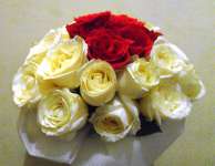 Hand Buket,  White n Red Roses