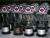 PLAKAT,  PIALA,  TROPHY,  MEDALI,  PATUNG,  PLAKAT ACRYLIC,  PLAKAT KAYU,  PLAKAT KRISTAL,  PLAKAT RESIN,  TROPHY KRISTAL,  TROPHY AKRILIK,  TROPHY RESIN,  TROPHY FIBER,  TROPHY KAYU,  TROPHY TIMAH,  TROPHY LOGAM