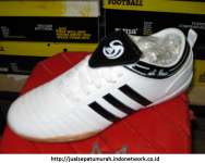 Sepatu Futsal Adidas Adinova Putih-Hitam ( UK 39-43)