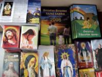 18- Buku Doa, Buku renungan harian, leaflet doa, penyekat buku, CD 